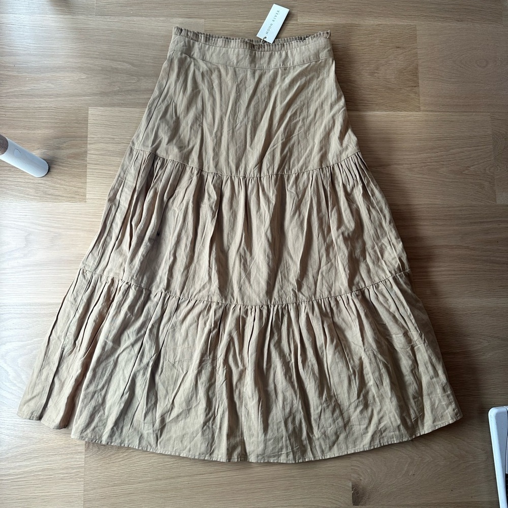 Moon river Elegant tan Maxi Skirt - Picture 2 of 4